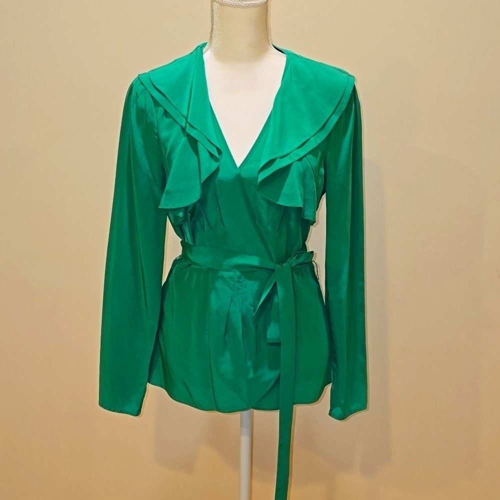 BCBGMAXAZRIA blouse. Size S